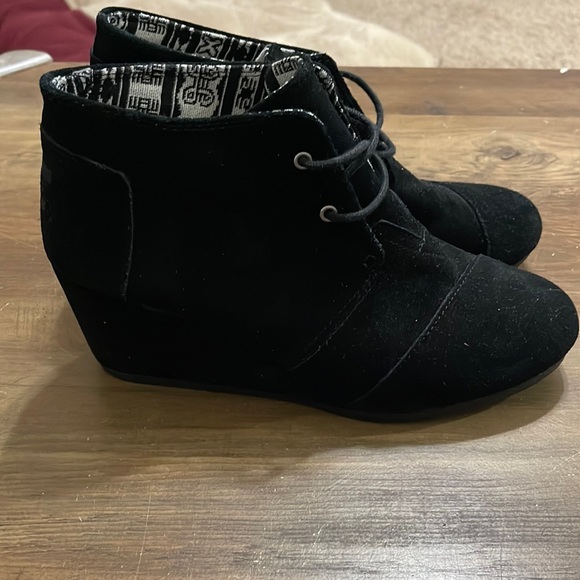 Women’s TOMS Wedges. Black. Size 9.5 - Picture 1 of 4